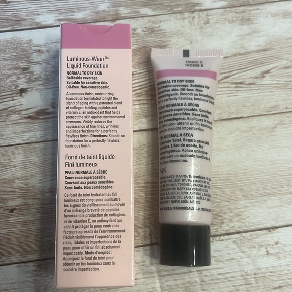 NEW MK Ivory 5 Timewise LUMINOUS-WEAR Liquid Foundation Ivory 5 New in box - Picture 3 of 8